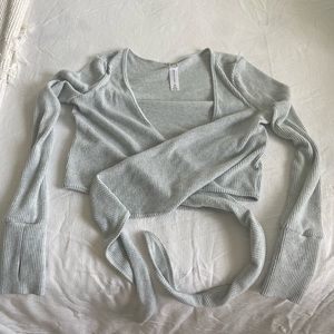 Long sleeve tie around crop top